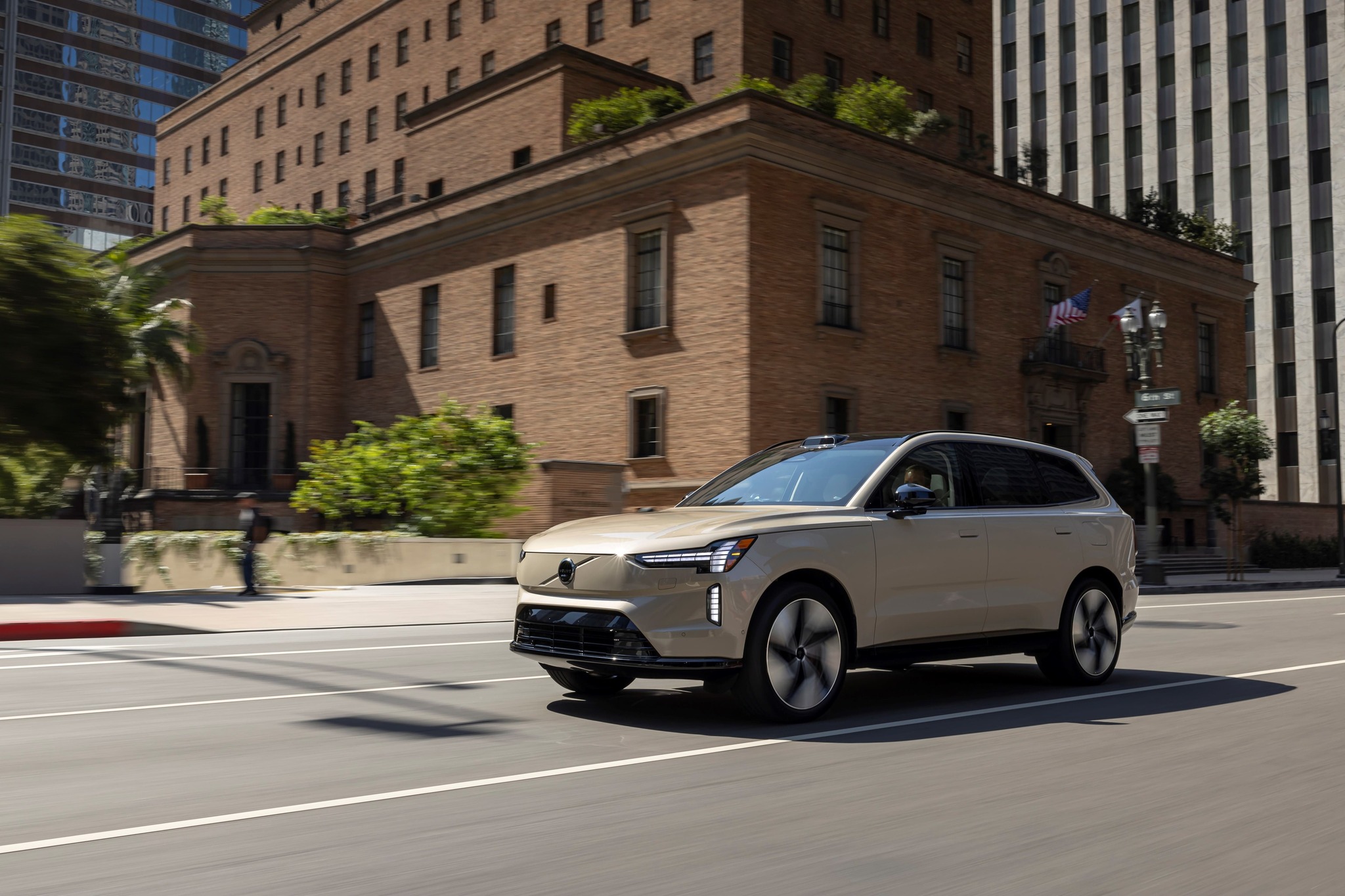Volvo EX90 - переможець у номінації розкішний автомобіль